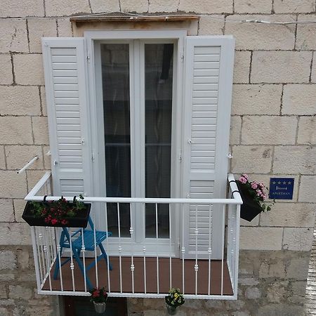 Apartment Jure Вис Екстериор снимка