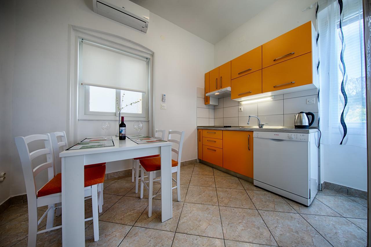 Apartment Jure Вис Екстериор снимка