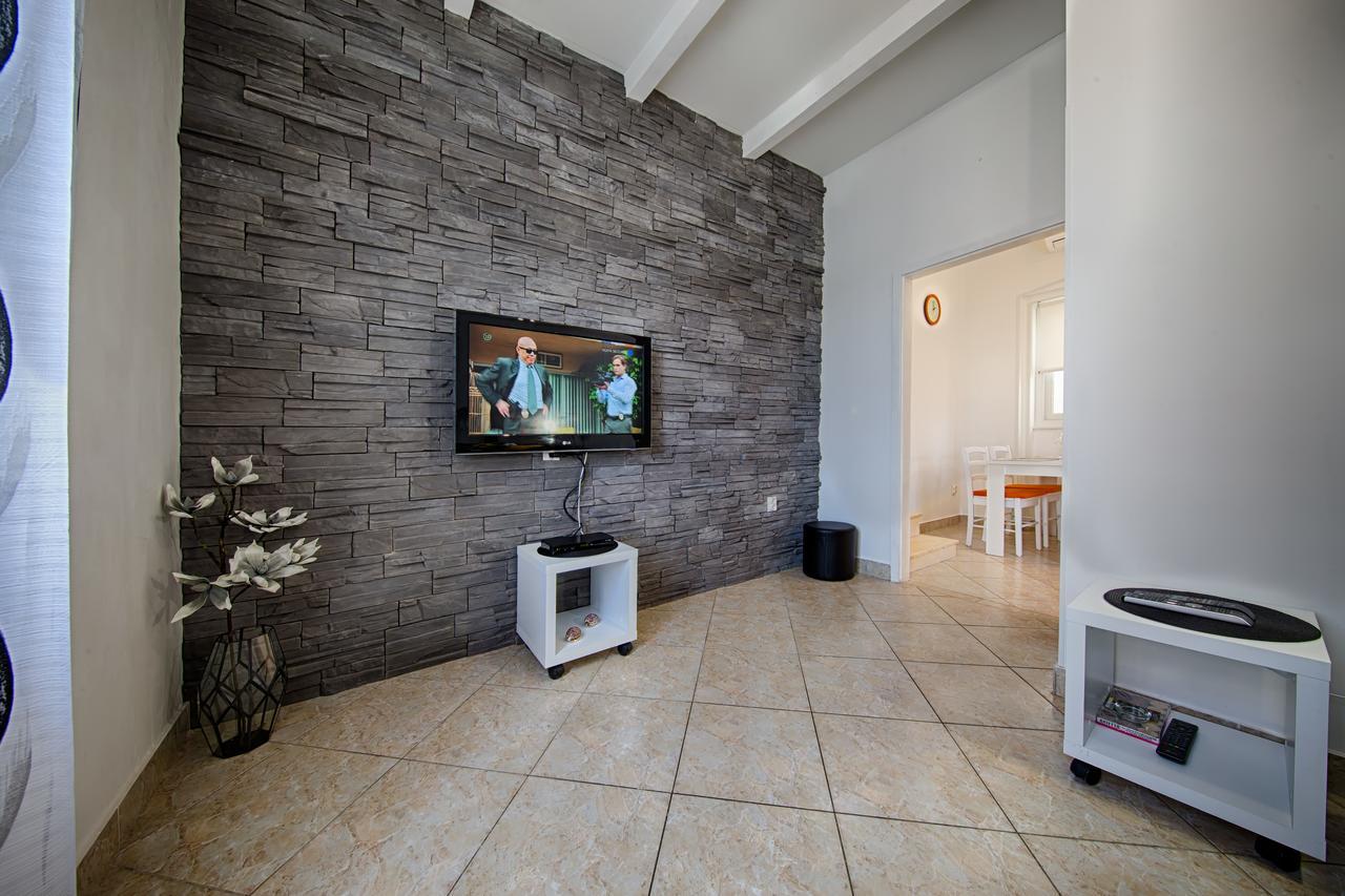 Apartment Jure Вис Екстериор снимка